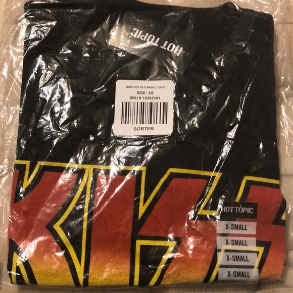 Hot Topic | Tops | Kiss T Shirt | Poshmark